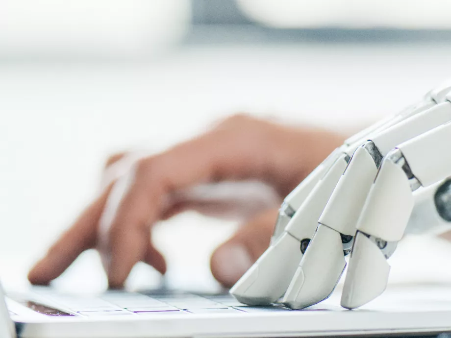 Még dönthetünk, hogy magunk ellen fordítjuk vagy a teljesítményünk növelésére használjuk a technológiát