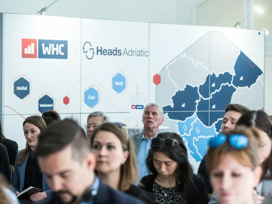 Mintegy 100.000 munkavállaló hiányzik a magyar piacról