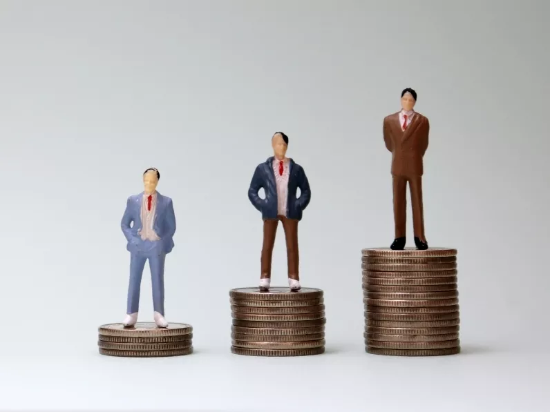Ennyiért csábítják el a szakembereket a multiktól a startupok