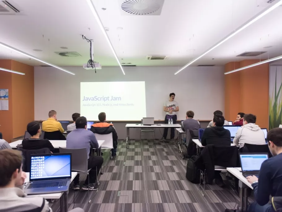 Bootcampek jelenthetik a megoldást a kritikussá vált informatikushiányra?