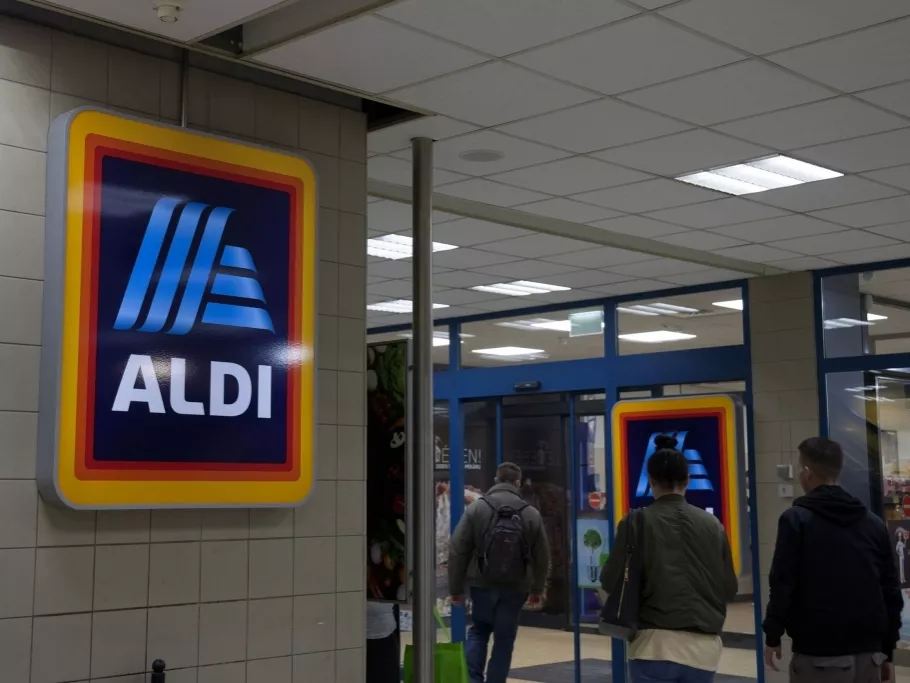Jelentős béremeléssel honorálja a dolgozók lojalitását az ALDI