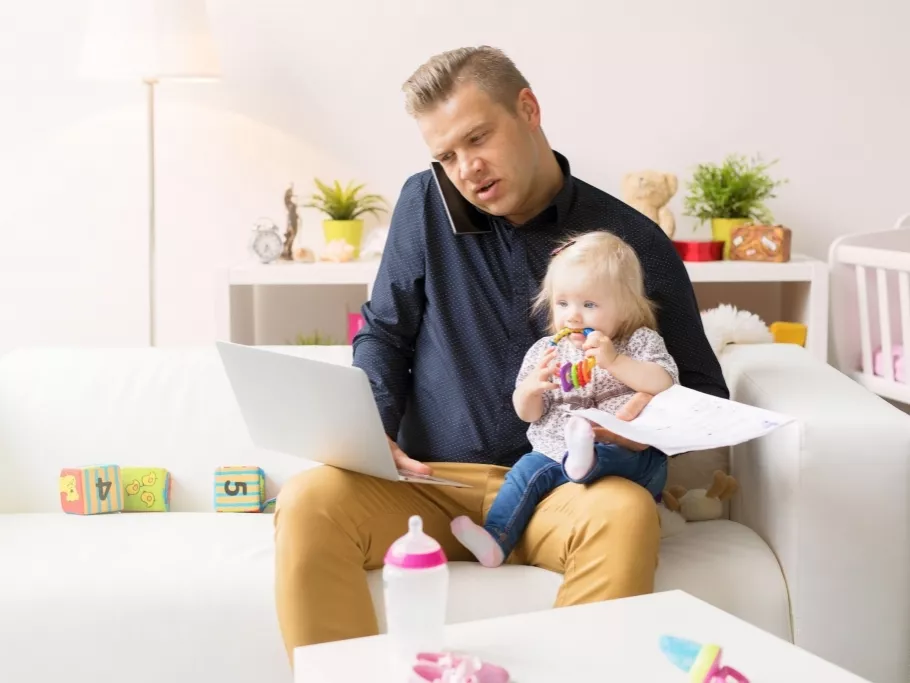 Vagy home office-olsz, vagy gyereket nevelsz, a kettő együtt nem megy