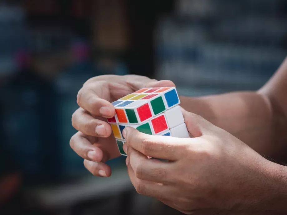 A járvány hasonló megoldást igényel, mint a Rubik-kocka
