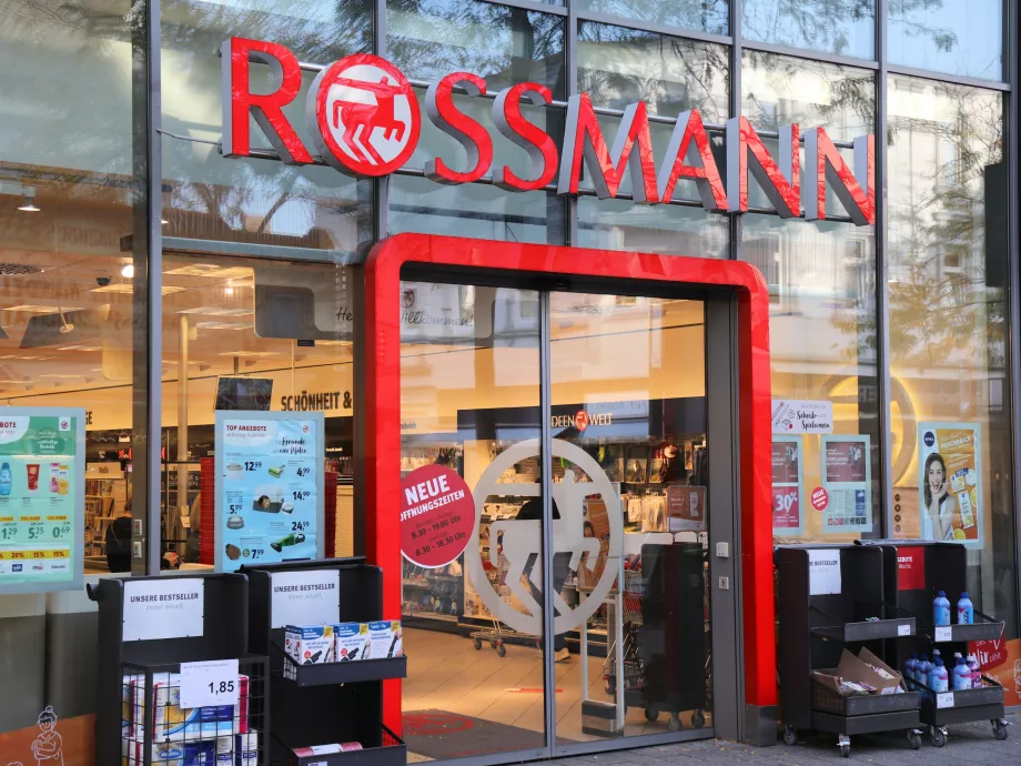 Női vezetői karrierutak a Rossmann-nál: az inspiráción túl kuponnal és nyereményjátékkal készül nőnapra a szervezet