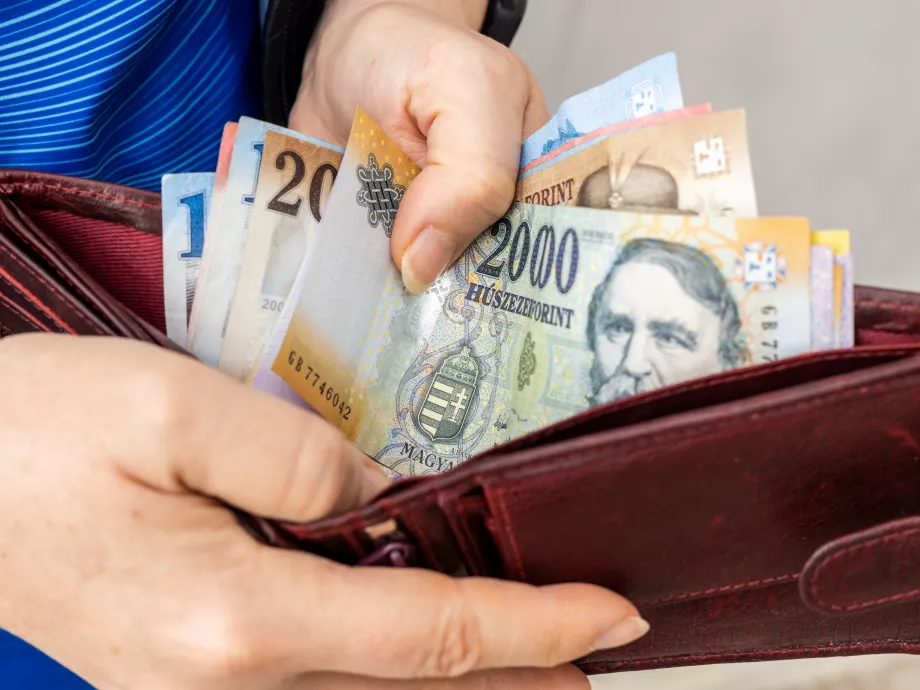 Új szabályok a minimálbérről – de mit jelent ez a pénztárcánknak?
