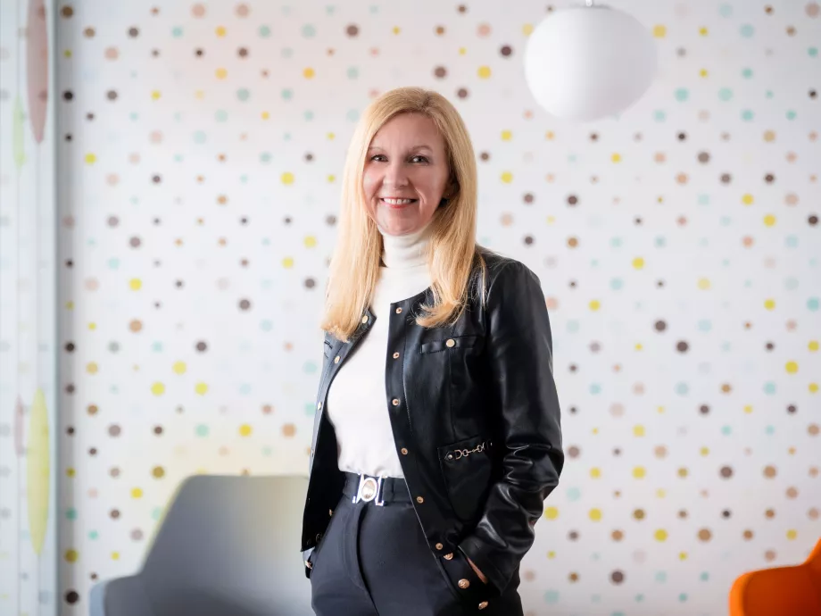 „Jobb vezetők, jobb világ” – exkluzív interjú Kamarás Zsuzsannával