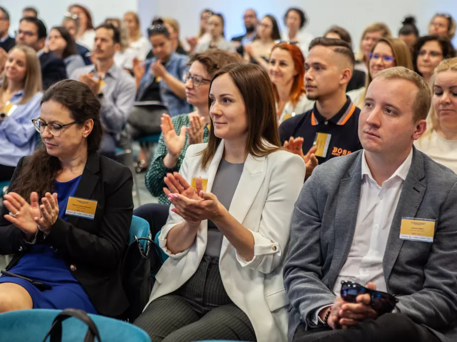 Fluktuációmenedzsment, toborzási programok, kékgalléros igények – ilyen volt a VIII. alkalommal megrendezett kékgalléros konferencia