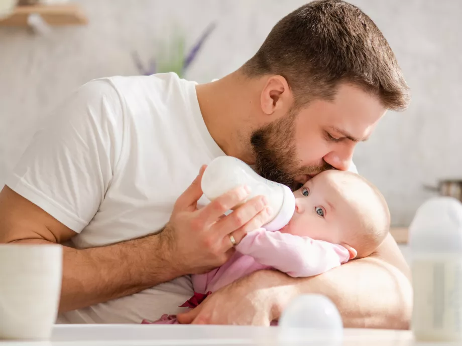 Ilyen a fizetett apaszabadság a Yettelnél