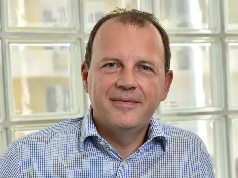 Így legyél döntős a HRKOMM AWARD-on – beszélgetés Dr. Mester Csabával