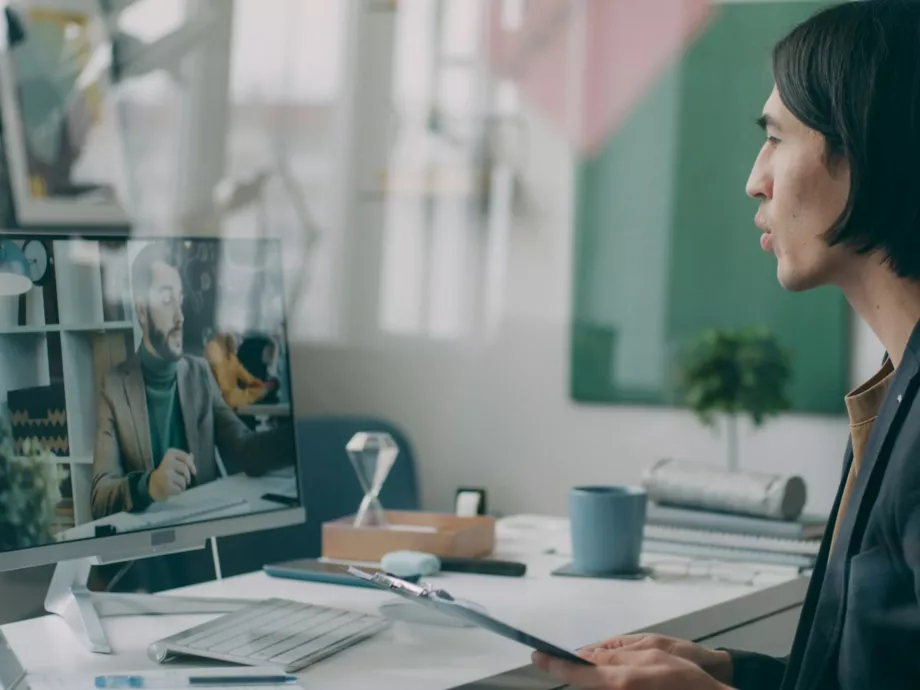 Illik-e dohányozni egy online megbeszélésen?